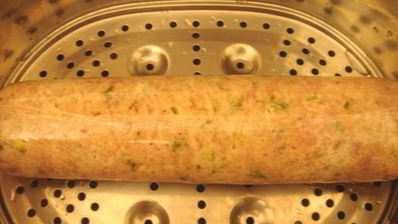 паровой рулет с овощным соусом