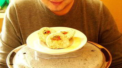 паровой рулет с овощным соусом