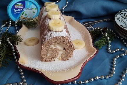 Пряный рулет с творожно-банановой начинкой