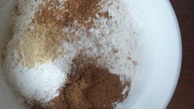 пряный рулет с творожно-банановой начинкой