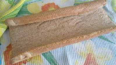 пряный рулет с творожно-банановой начинкой