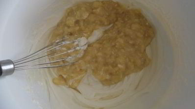 пряный рулет с творожно-банановой начинкой