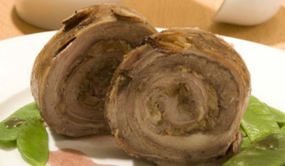 Рецепт рулета из баранины с финиками