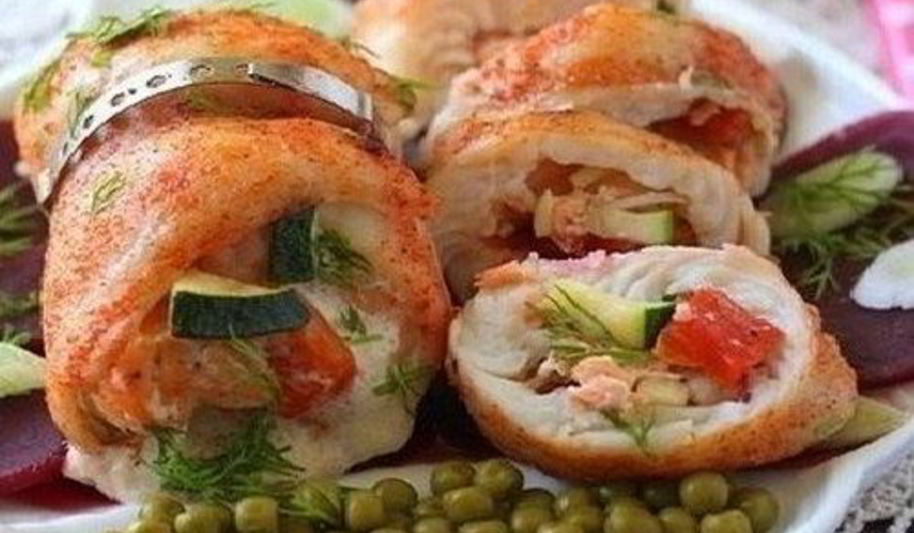 Рецепт рулета из белой рыбы с форелью и креветками