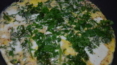 рулет из грудки с омлетом