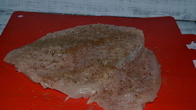 рулет из грудки с омлетом