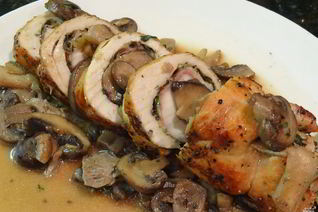 Рулет из индейки с грибами и сыром