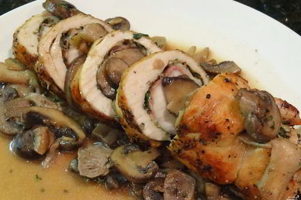 Рулет из индейки с грибами и сыром