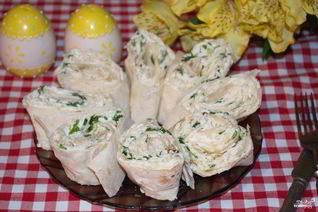 Рулет из лаваша с брынзой