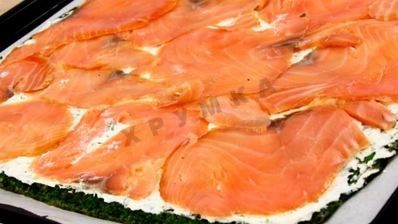 рулет из шпината и лосося