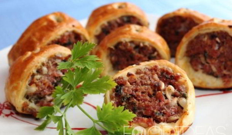 Рецепт рулета из слоеного теста с фаршем