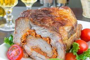 Рулет из свинины с морковью