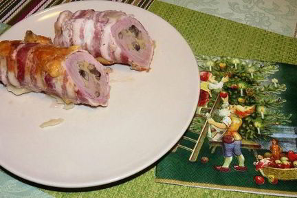 Рулет из свиной вырезки в беконе