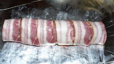 рулет из свиной вырезки в беконе