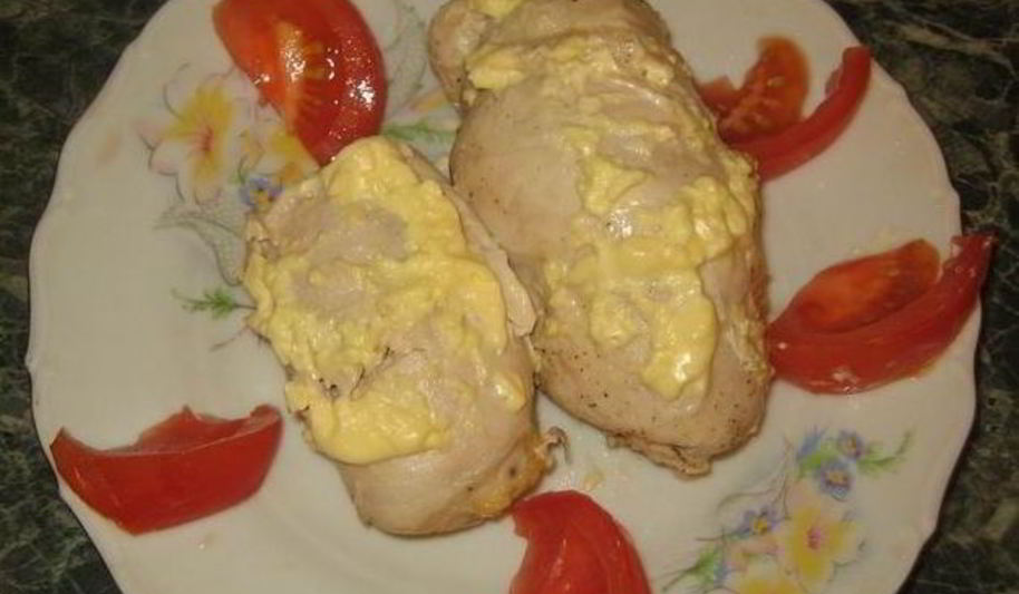 Рецепт рулета куриного с грибами и сыром