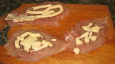 рулет куриный с грибами и сыром