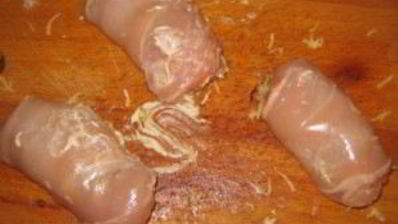 рулет куриный с грибами и сыром