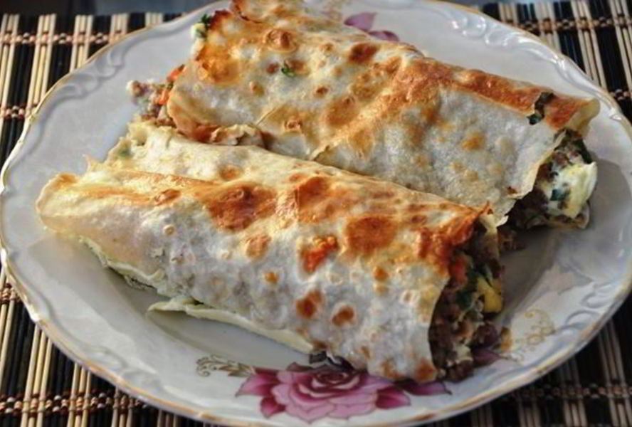 Рулет лаваш с фаршем в духовке