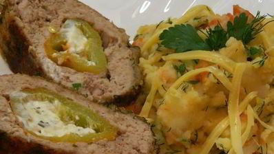 рулет с начинкой из перца, фаршированного сыром