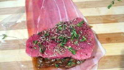 рулет с ветчиной и розмарином