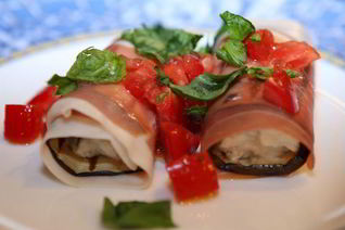 Рулетики из баклажанов и ветчины с творожной начинкой