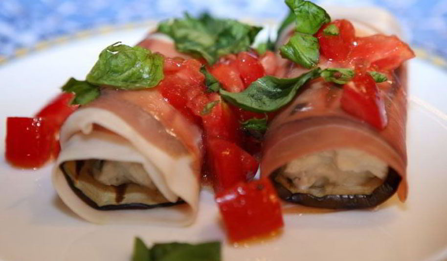 Рецепт рулетиков из баклажанов и ветчины с творожной начинкой