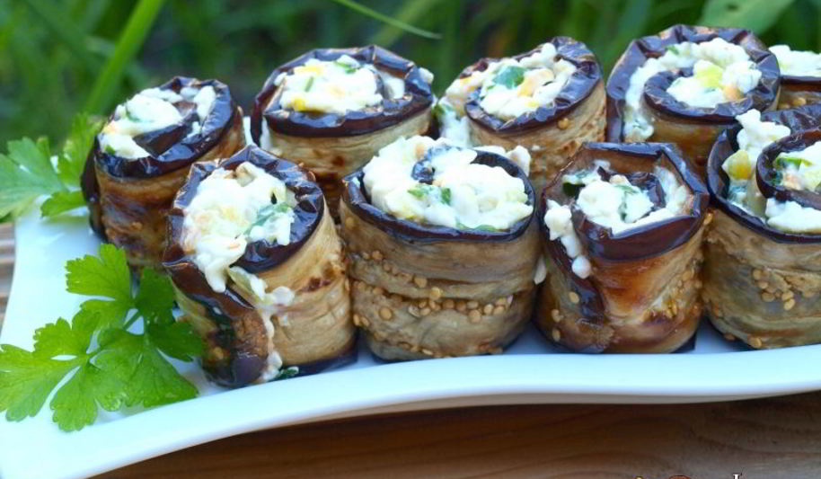 Рецепт рулетиков из баклажанов с плавленым сыром и болгарским перцем