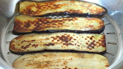 рулетики из баклажанов с плавленым сыром и болгарским перцем