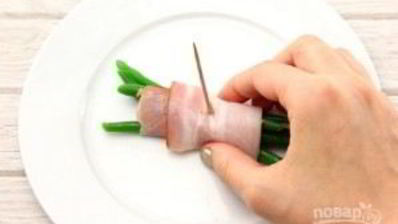 рулетики из фасоли в беконе