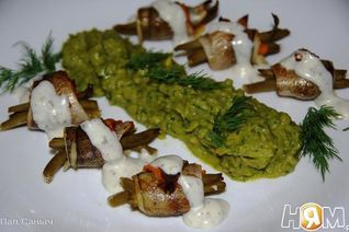 Рулетики из филе речного окуня с зеленым пюре