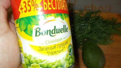 рулетики из филе речного окуня с зеленым пюре