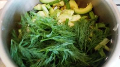 рулетики из филе речного окуня с зеленым пюре