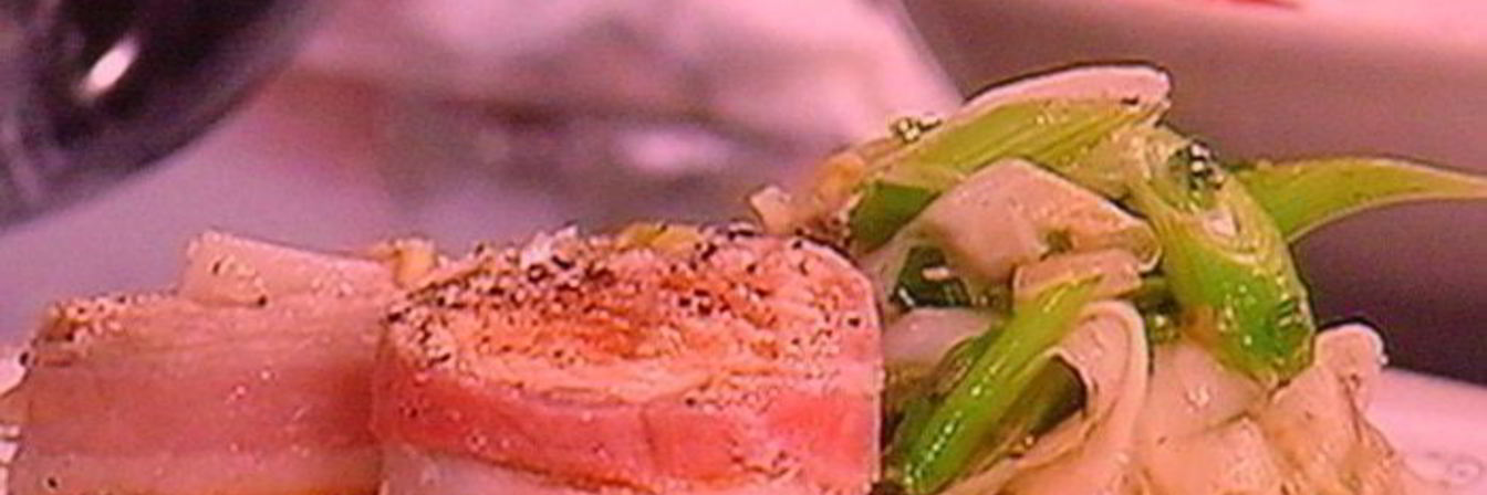 Рулетики из форели в азиатском стиле с салатом из дайкона