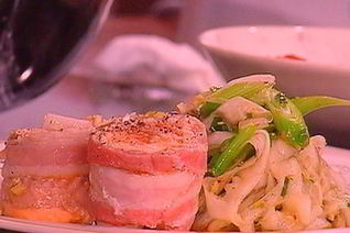 Рулетики из форели в азиатском стиле с салатом из дайкона