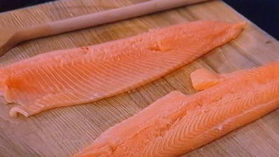 рулетики из форели в азиатском стиле с салатом из дайкона