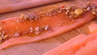 рулетики из форели в азиатском стиле с салатом из дайкона