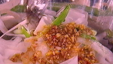 рулетики из форели в азиатском стиле с салатом из дайкона