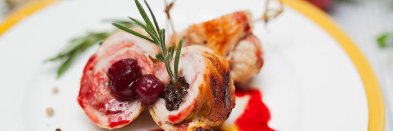 Рулетики из индейки с черносливом