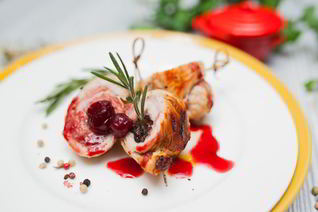 Рулетики из индейки с черносливом