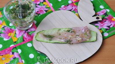 рулетики из кабачка с куриной грудкой в мультиварке