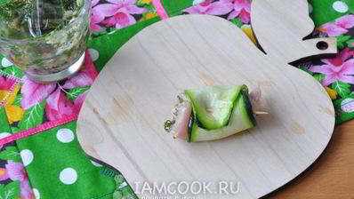 рулетики из кабачка с куриной грудкой в мультиварке