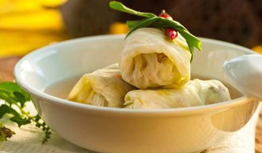 Рецепт рулетиков из капусты с мясом свинины