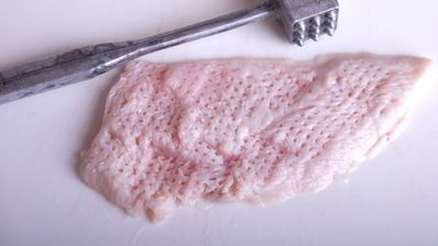 рулетики из куриного филе с сыром, шпинатом и вялеными томатами