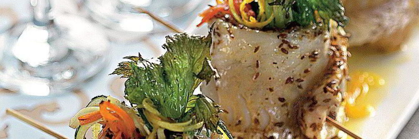 Рулетики из окуня с цитрусовым маслом и зирой