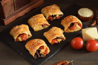 Рулетики с томатами и грибами