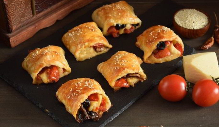 Рецепт рулетиков с томатами и грибами