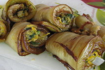Рулеты из баклажанов с морковью и зеленью