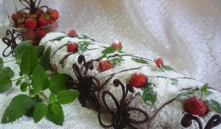 Рецепт сливочного рулета с клубникой