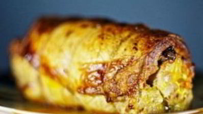 свиной рулет с морковью и черносливом