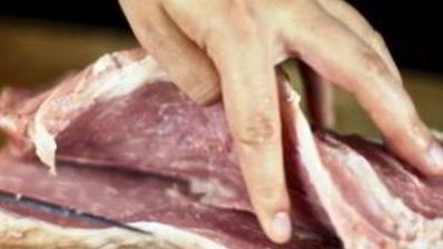 свиной рулет с морковью и черносливом